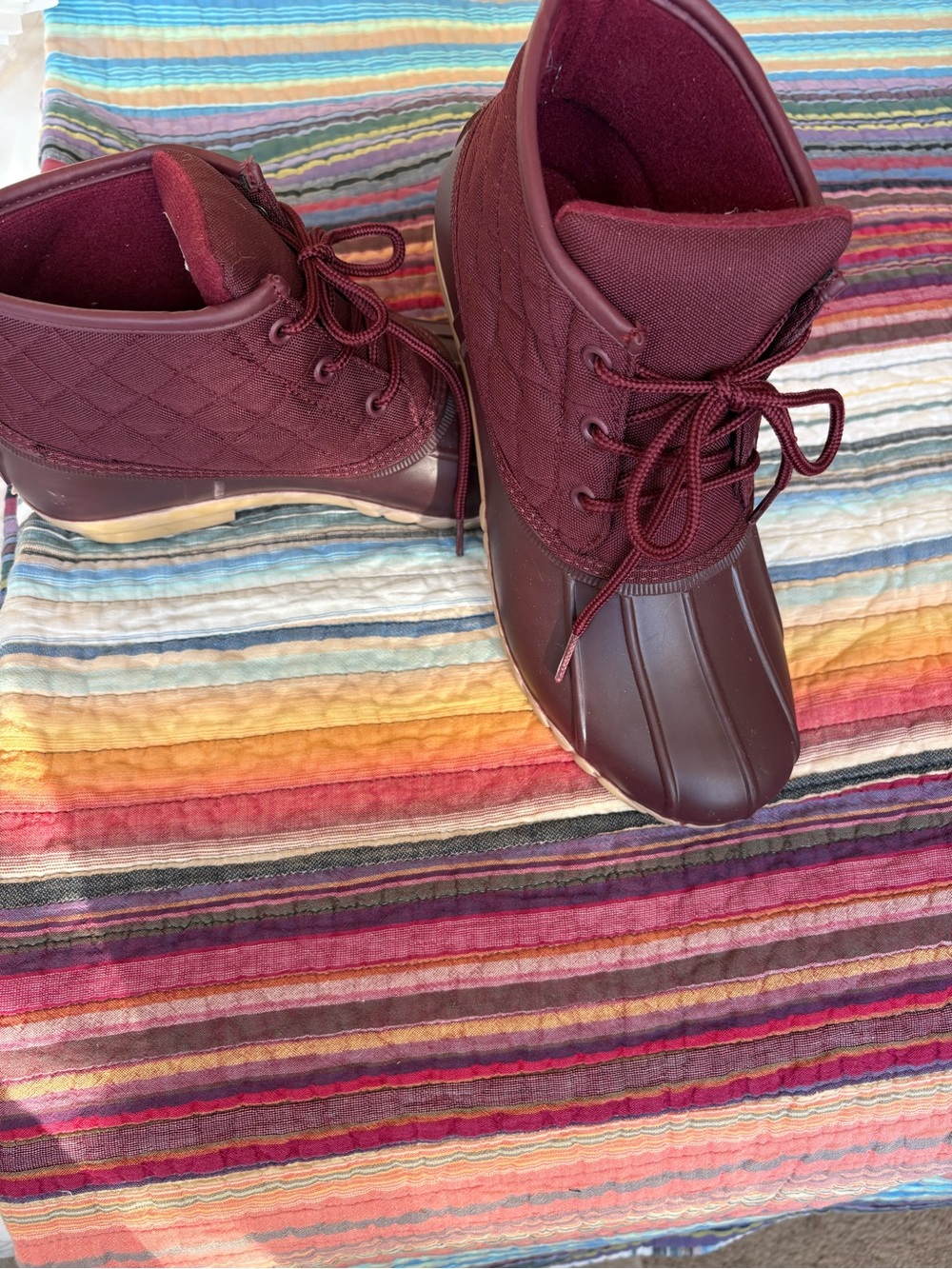St. John's Bay Womens Burgundy Denton Flat Heel Quilted Rain Boots Size 9